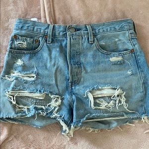 Levis 501 distressed high waisted shorts!
